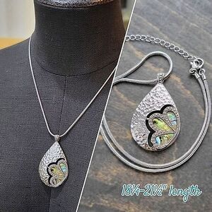 Vtg abalone inlay silver tone hammered metal pendant necklace